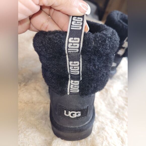 CLEARANCE UGG Fluff Mini Quilted Boot; Black, sz 5. - Picture 7 of 8